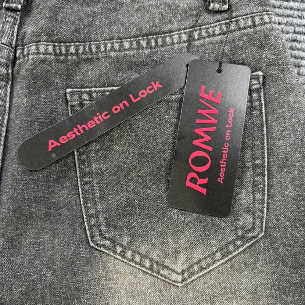 NEW Romwe Black Distressed Denim Shorts Skull Patch Ripped Fray Hem Women Medium - Picture 8 of 14